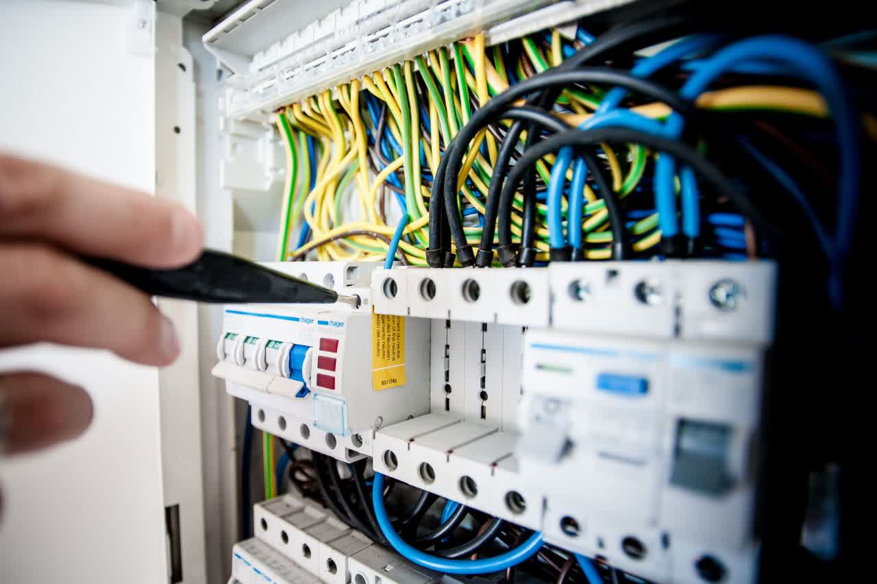 مدیریت رک سرور و کابل کشی ساختاریافته در دیتاسنتر